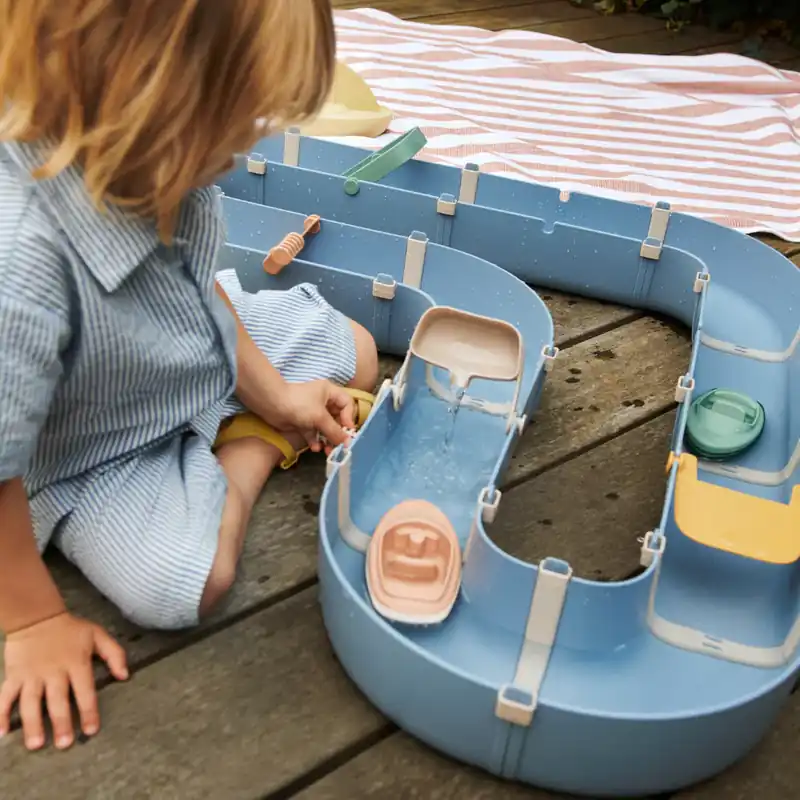 Liewood pedagogisk vattenvägsleksak Cassian Beach blue / multi mix Lågt pris