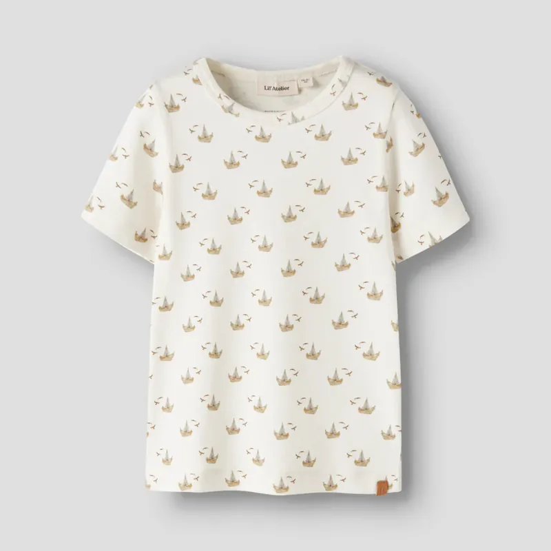 Lil‘ Atelier T-shirt med korta ärmar för barn Sor Slim Top Coconut Milk Boat NMMGAYO prisnedsättning