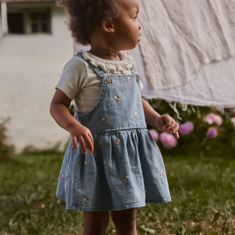 Endast denna vecka Lil‘ Atelier denimklänning för barn Medium Blue Denim EMB NMFFUNDA