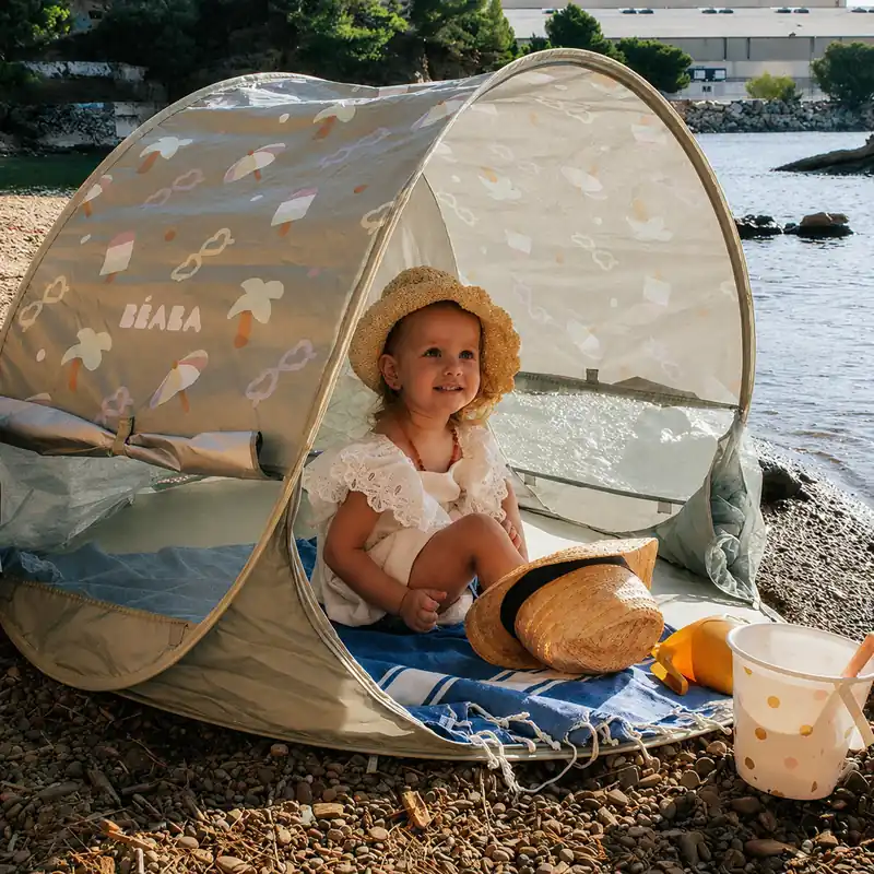 Köp nu Beaba strandtält för barn "Breezy" med UV-skydd UPF 50+ i färgen "Lichen"