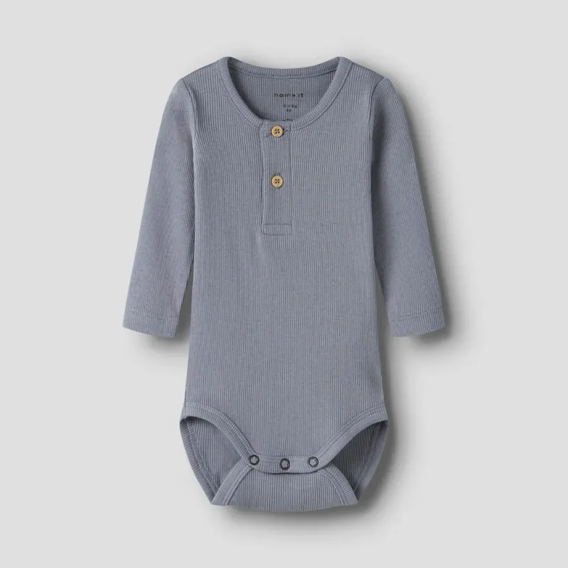 Lägg i varukorgen Name It baby romper med lång ärm och ribbat mönster Tradewinds NBMKAB