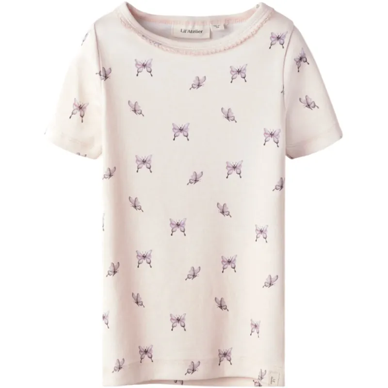 Köp online Lil‘Atelier Peach Blush Butterfly Gayo Sig Slim T-Shirt