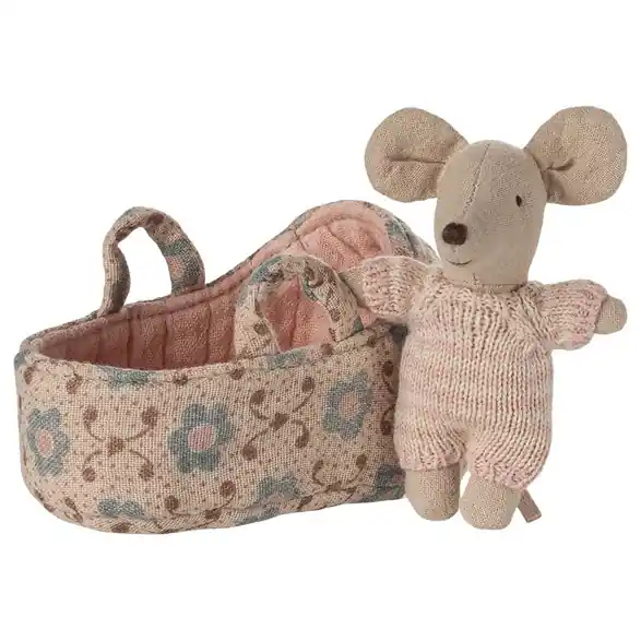 I lager Maileg Baby mouse in carry cot, rose